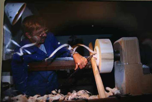 намотало на токарный станок. намоталт на токарныйстанок. токарь у станка. токаря намотало на станок в набережных. токарный станок с404т.