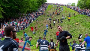thousands-of-people-ventured-to-coopers-hill-in-gloucestershire-on-bank-holiday-monday-to-watch-the-world-famous-cheese-rolling-competition-136390561095902601-140527104013